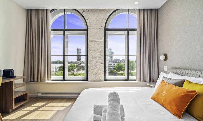 Old Montreal Hotel | Arcadia Hotel Boutique - Top Floor Room