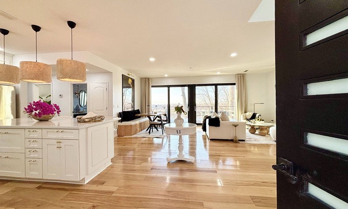 Fairview Heights House | Arch View Luxury Home 5 minutes to St. Louis:Private Pool,Sauna,Free Wine&Brkfst
