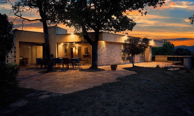 Saint-Romain-en-Viennois Villa | Architect-designed villa in Provence at the foot of Mont-Ventoux