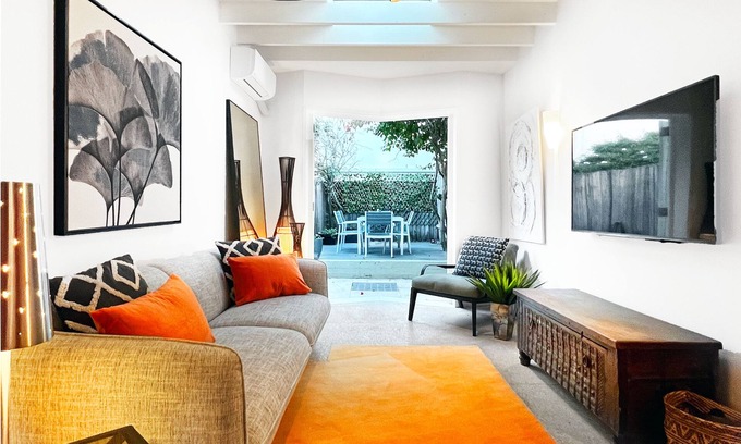Erskineville Cottage | Architect Designed 2b Cosy Cottage. Great Location