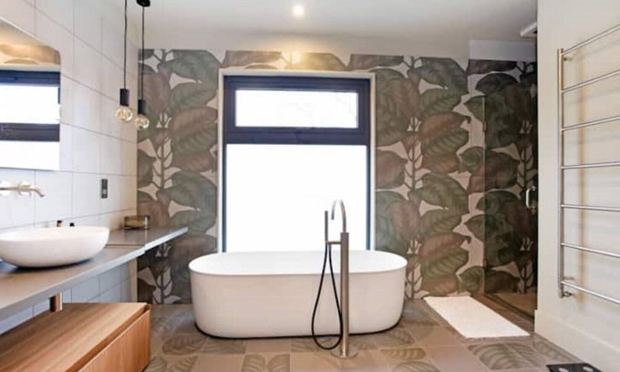 Walton-on-Thames House | Architecturally designed home. Heart of Surrey.