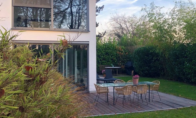 Berg Villa | Architekten Villa 204qm, Whirlpool, Sauna, am Schloßpark Extrem Ruhig