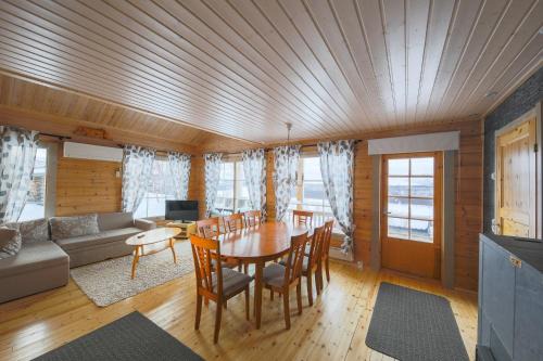 Utsjoki Ski Chalet | Arctic Aurora Borealis cottages