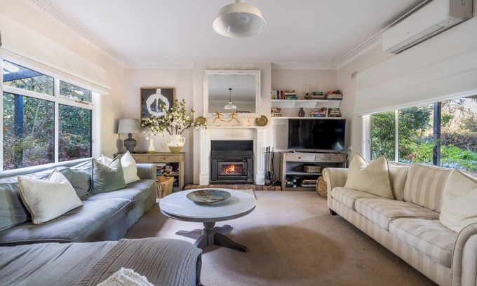 Red Hill South House | Ardbrae Countryside Tranquility Charming Cottage