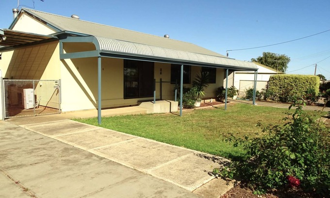 Ardrossan Hotel | Ardy House, Ardrossan