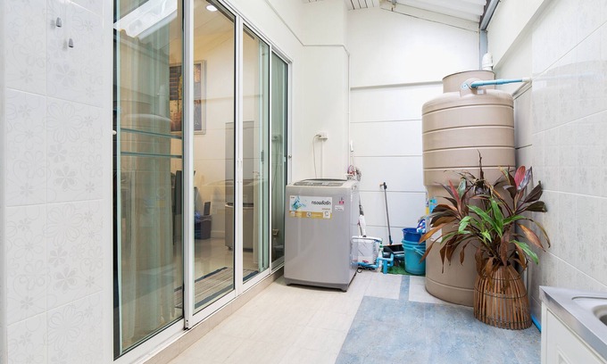 Nuanchan House | AreeHouse Bangkok 300m2 Townhouse. Family 1st choice. Near 7-11, BigC, SPA, MRT.