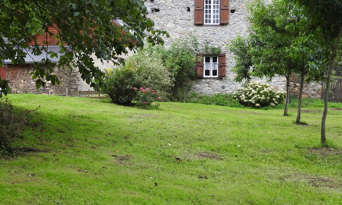 Argein House | Argein character house with large garden