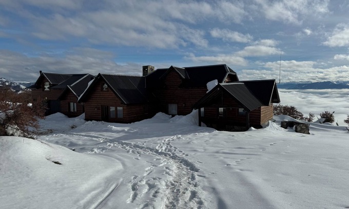 Lanin National Park House | Argentinian Patagonia Andes ski, lake and mountainview