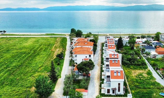 Paralia Ofryniou Villa | Argilos & Argilos Residential Complexes-Three - Bedroom Triplex with Garden