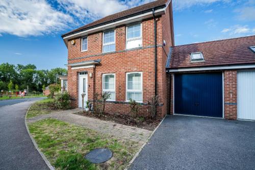 Hemel Hempstead Apartment | Argus Hse Contractor, Relocator, Families, Free Parking, Industrial Area