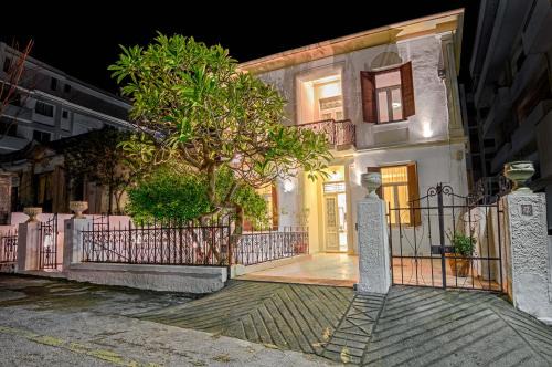 Rhodes Apartment | Arhondiko Apartment VS Rhodes Town