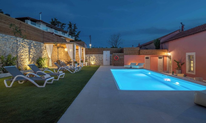 Archanes Apartment | Arhontiko Arhanes Eleni Suite - Getaway with Pool