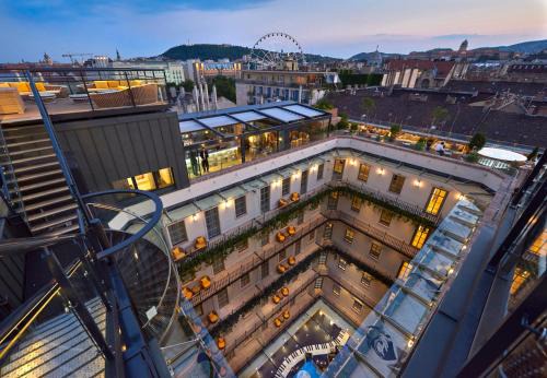 Belvaros - Lipotvaros Hotel | Aria Hotel Budapest by Library Hotel Collection