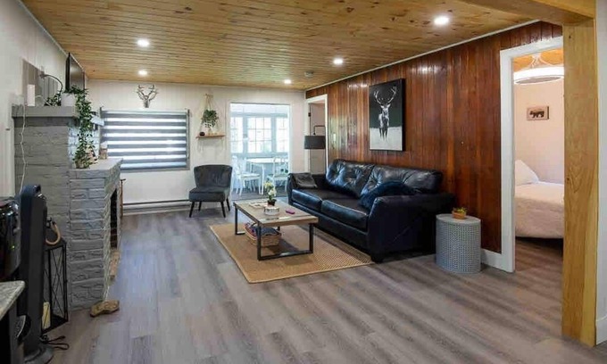Isaacs Glen Cottage | Aries 2-Bedroom Fenelon Falls cottage