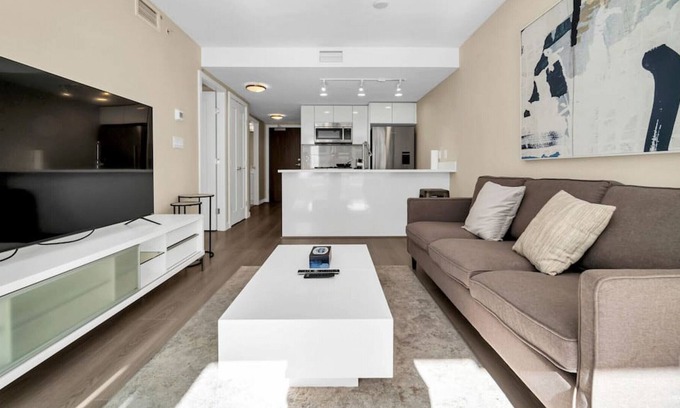 Golden Village Apartment | ARIES PALACE - LUXURY 2 BEDROOM SUITE w AC&Parking