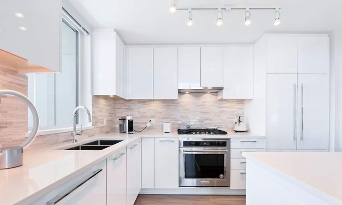 Richmond City Centre Apartment | ARIES PALACE PENTHOUSE - Luxury, Comfort & Ease