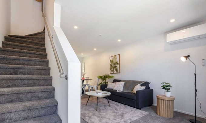 Lower Hutt House | Ariki Artistry: Lower Hutt 2BR Sanctuary