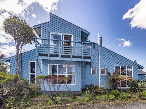 National Park Village House | Ariki - National Park Holiday Home
