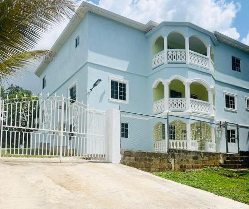 Santa Cruz House | Aristo Oasis