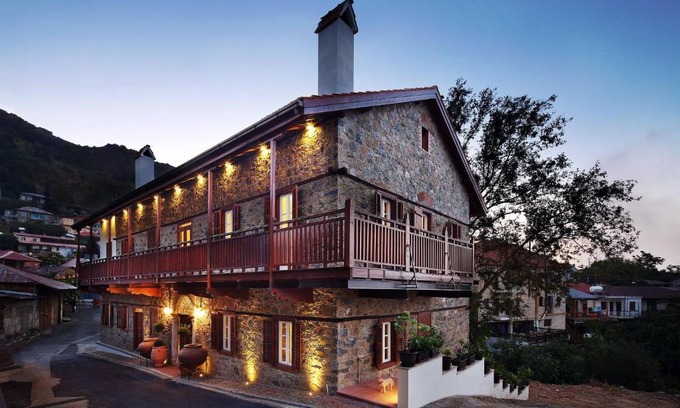 Pedhoulas Bed & Breakfast | Aristotelio Boutique Hotel