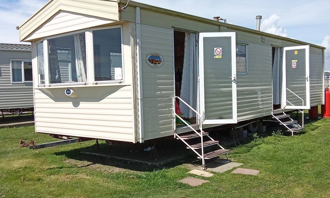 Camber House | Arizona caravan 3 bedrooms on parkdean resorts camber .