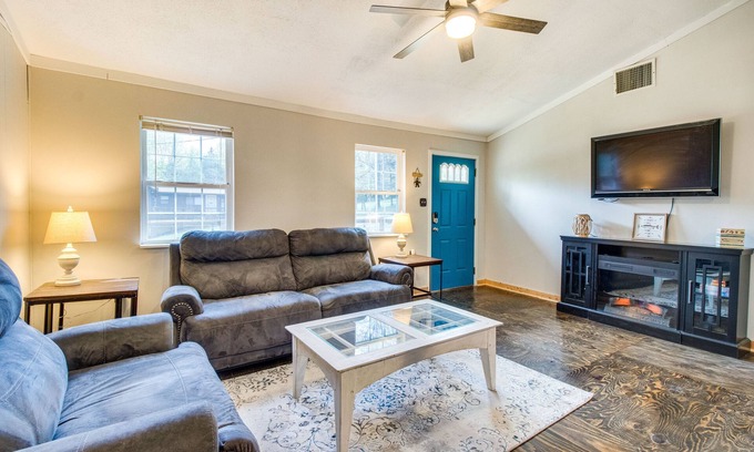 Mountain Home House | Arkansas Vacation Rental < 1 Mi to Norfork Lake