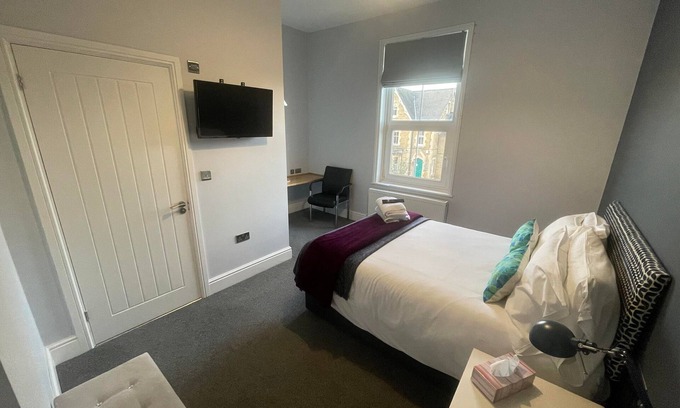 Basingstoke Hotel | Arlan House, Superb Basingstoke Hotel - Room 14