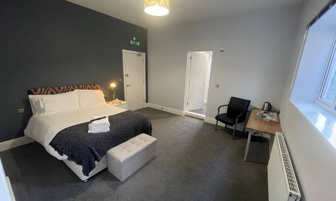 Basingstoke Hotel | Arlan House, Superb Basingstoke Hotel - Room 16