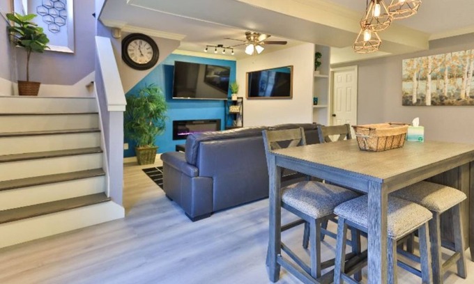 Central Arlington House | Arlington 3br/2ba Hot Tub Hideaway, Hot Tub, Firepit, Deck, Outdoor Dining