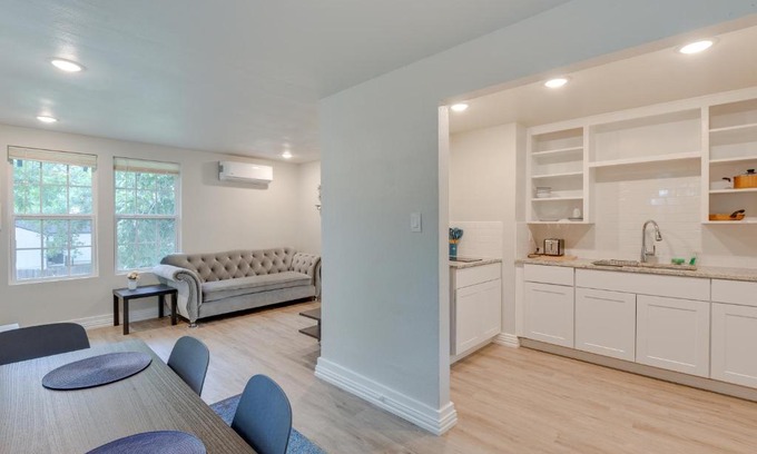 Central Arlington House | Arlington Vacation Rental - Yard and Ping Pong Table