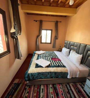 Aroumd House | armed family lodge