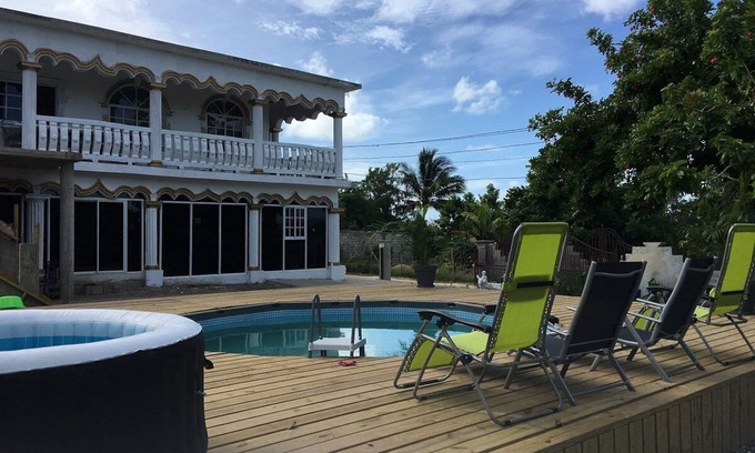 Sandy Bay Villa | Arms of Charms Guesthouse