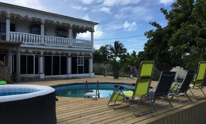 Sandy Bay House | Arms of Charms Guesthouse