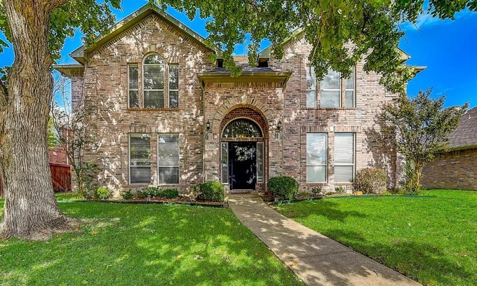 Rowlett House | Armstrong Garden