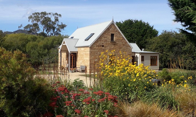 Bagdad House | Armytage House Accommodation