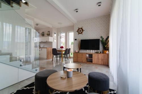 Debki House | AROMA DĘBKI Całoroczny prywatny dom na zamkniętym osiedlu.