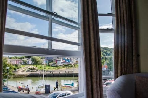 Aberaeron Bed & Breakfast | Arosfa Harbourside Guest House