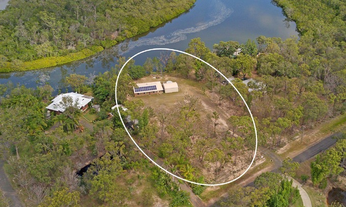 Pacific Haven House | Around The Bend - Riverfront - 3BR - WIFI - Fishing Jetty