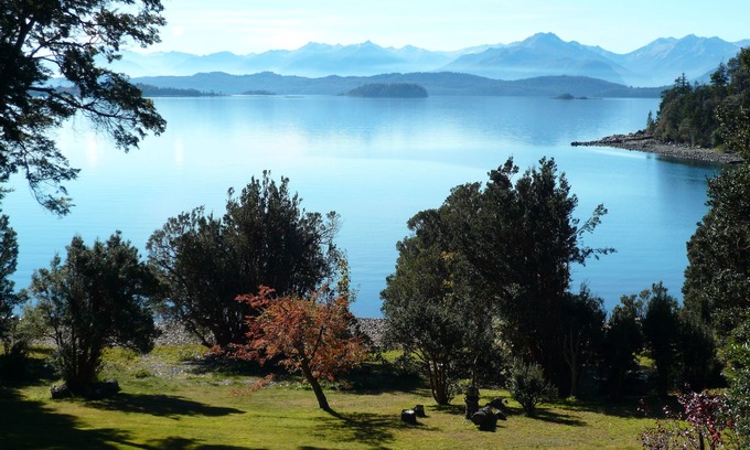 Nahuel Huapi House | Arrayanes house with coastline and beautiful views of Lake Nahuel Huapi