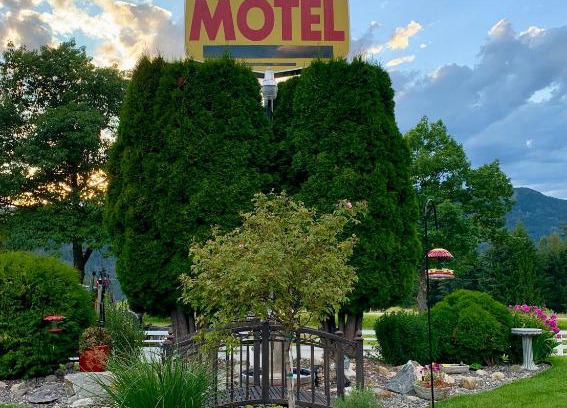 Fauquier Hotel | Arrow Lake Motel