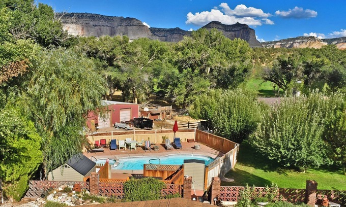Zion National Park East Entrance Bed & Breakfast | Arrowhead Country Cabins