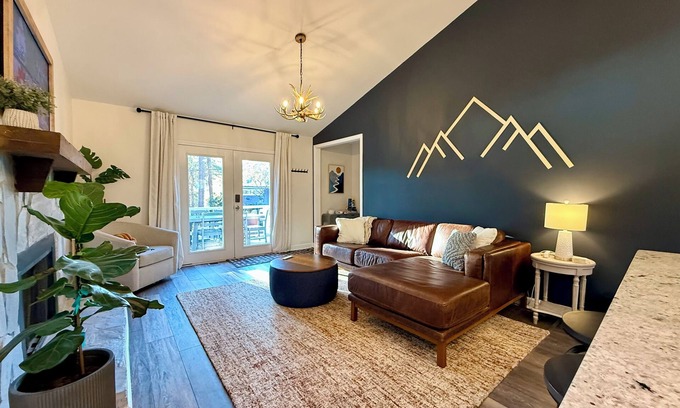 Waleska House | ARROWHEAD HIDEAWAY: Mountain Home - Hike, Golf, Kayak, & Near Baseball