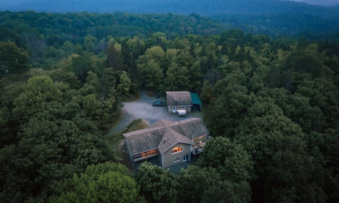 Perry Cottage | Arrowhead * Hiking * Hot Tub * Secluded * Sauna