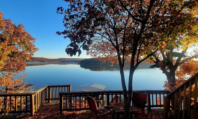 Canadian House | Arrowhead Lake House, Lake Eufaula lakefront home with private boat dock