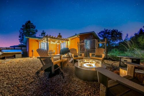 Kanab House | Arrowleaf Family House with Hot Tub