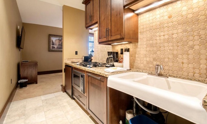 Empire Pass House | Arrowleaf Lodge - 1 Bed Studio #100A