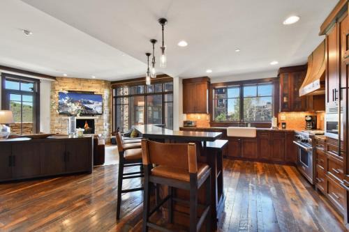 Empire Pass House | Arrowleaf Lodge - 3 Bed condo #107