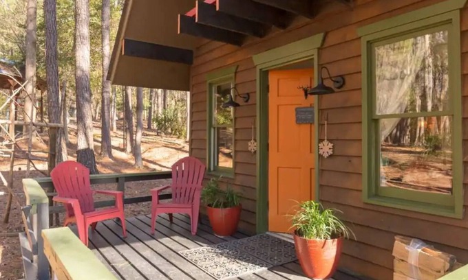 Bynum Cabin | Art and music inspired cabin near Jordan Lake