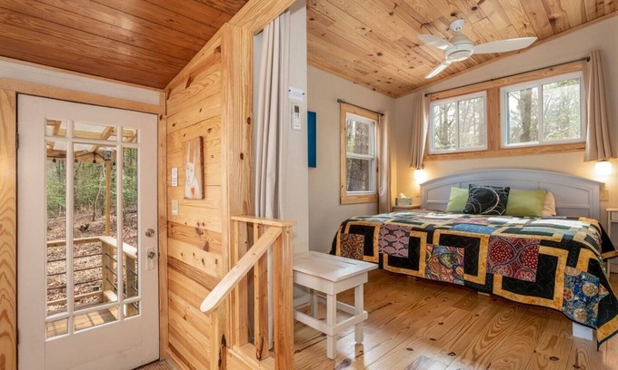 Pittsboro House | Art, Beauty, Nature: A Woodland Retreat