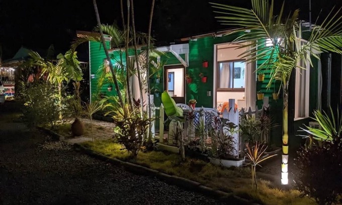 Tatsugo House | Art Bungalow Amami A bungalow filled with artist/Oshimagun Kagoshima